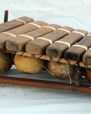 Bobo diatonic balafon instrument 12 keys