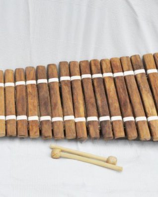 Bobo diatonic balafon instrument 22 keys