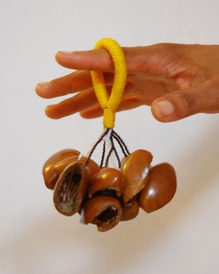 Ekpiri cluster rattle with handle
