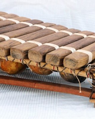 Bobo diatonic balafon instrument 12 keys
