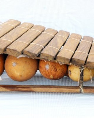 Bobo pentatonic balafon instrument 16 keys