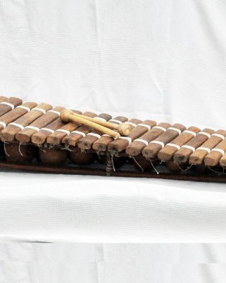 Bobo diatonic balafon instrument 22 keys
