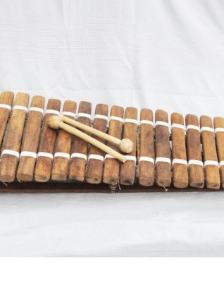 Bobo diatonic balafon instrument 22 keys